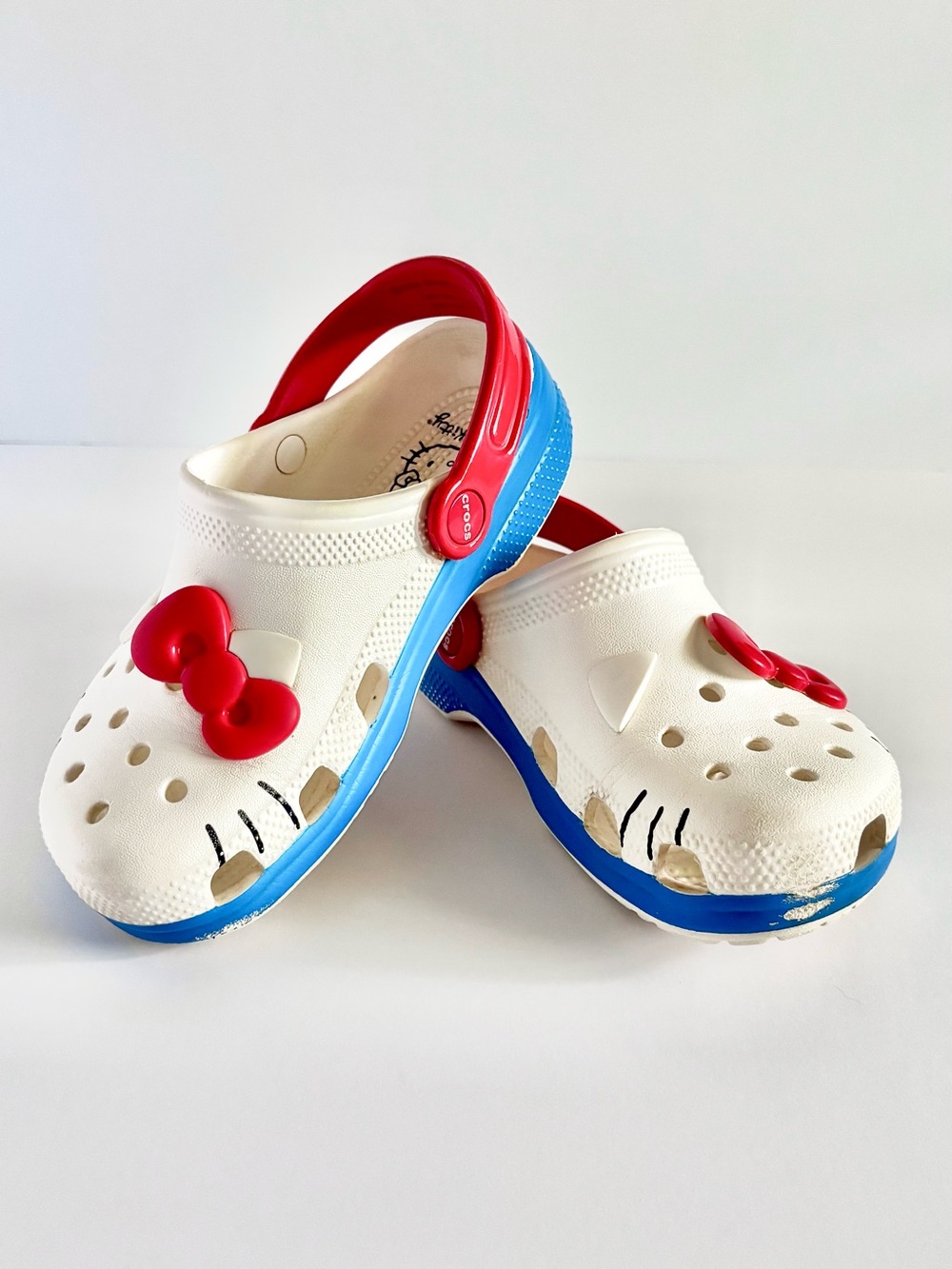 Crocs x Sanrio Hello Kitty Classic Clog Kids/Youth/Big Kids J2 Cream/Red GUC - Picture 8 of 16